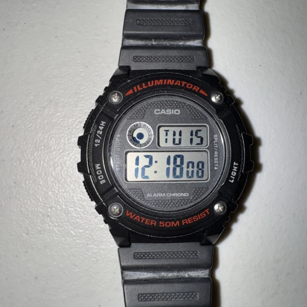 Casio W-216h Men's Digital Watch Illuminator